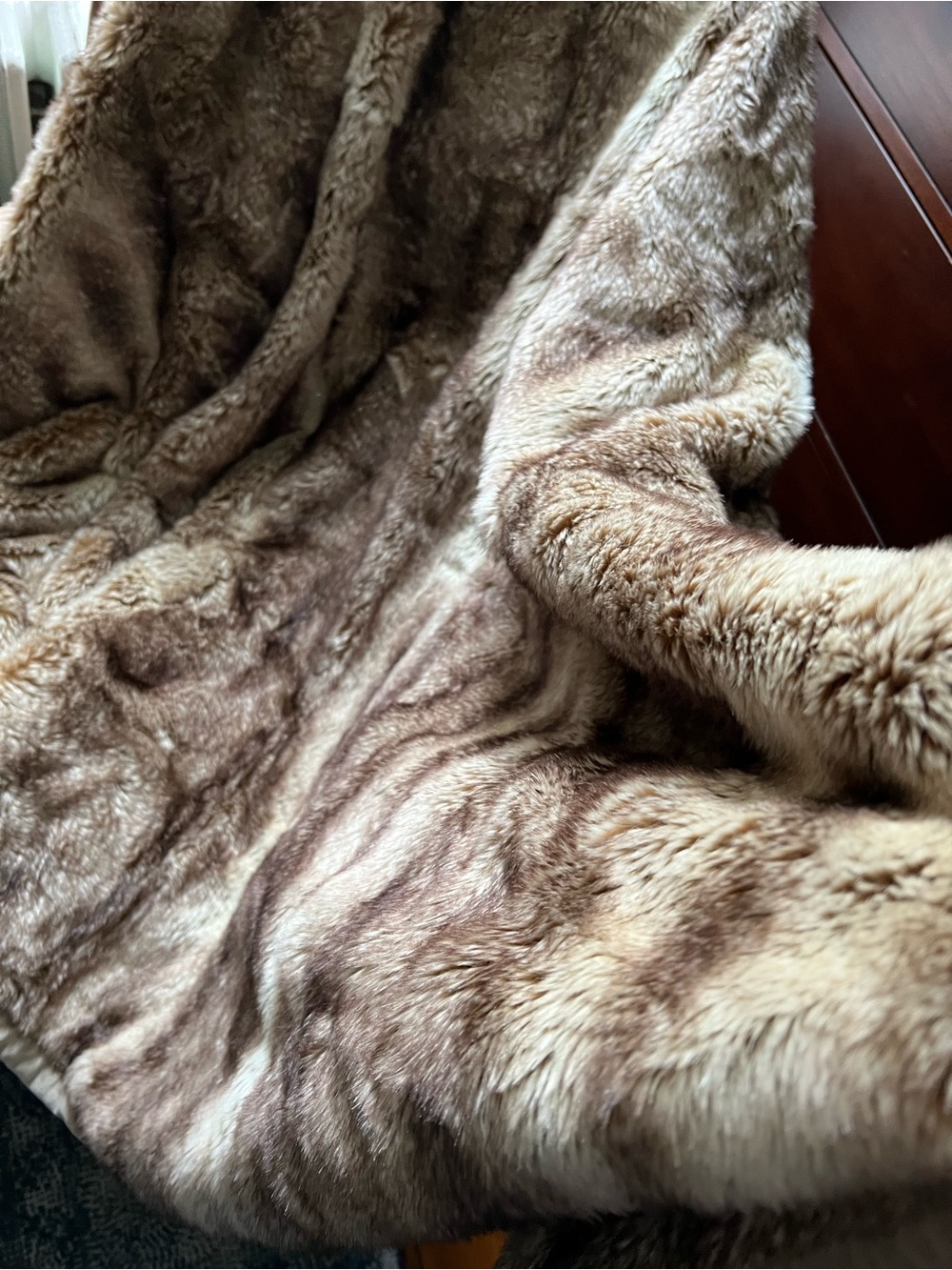 NEW! Pottery Barn Brown/Cream Ombré Faux Fur Throw 50”X60” - Picture 4 of 4